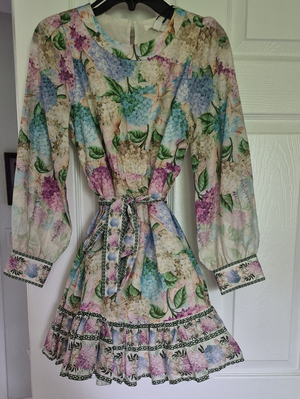 NWT A Lovea A Floral Hydrangea Print Long-Sleeve Dress with Tie Waist, MEDIUM